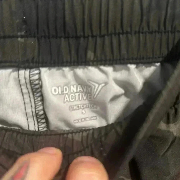 Old Navy Active Camo Gym Shorts - Small - Picture 4 of 5